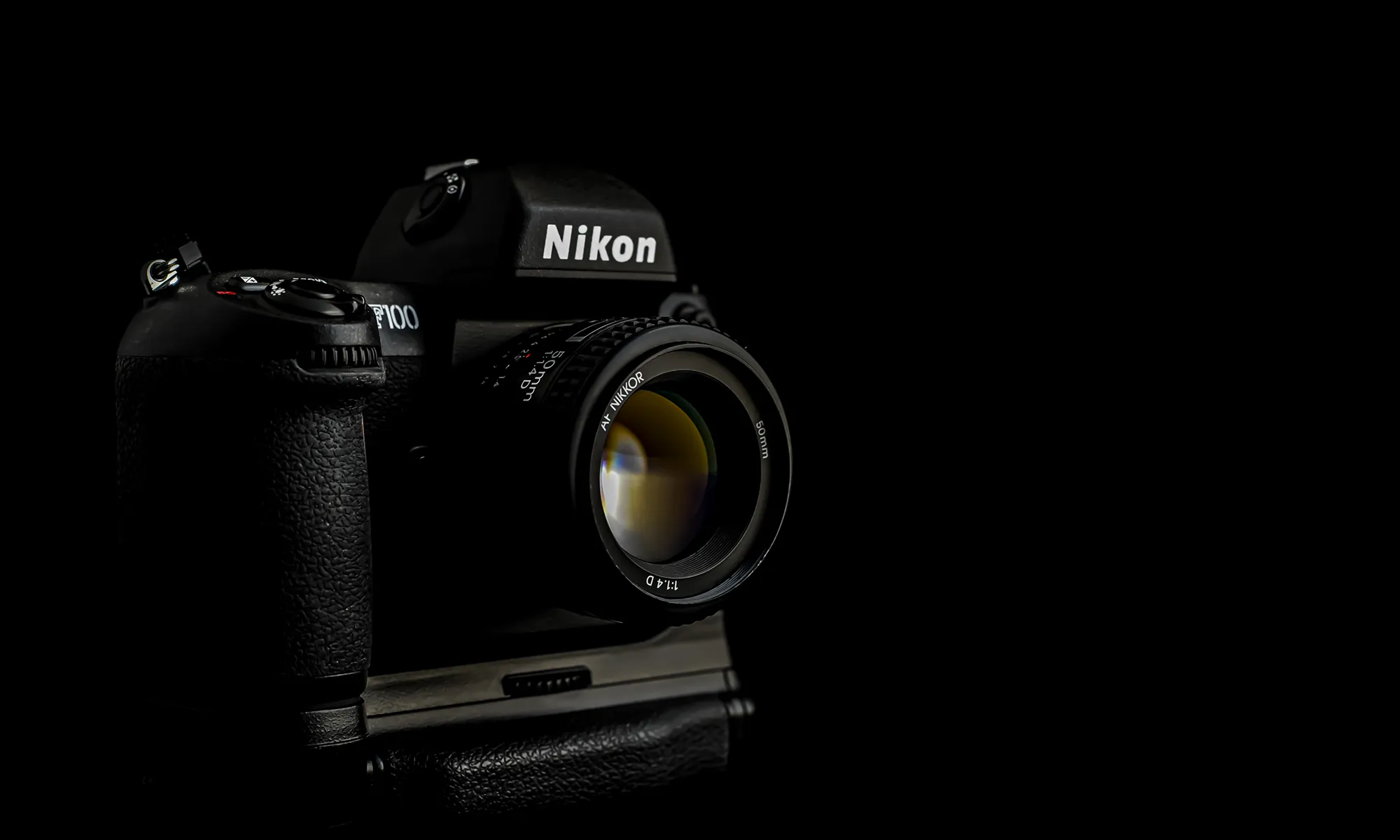 Nikon F100, boitier argentique © APREALMEDIA