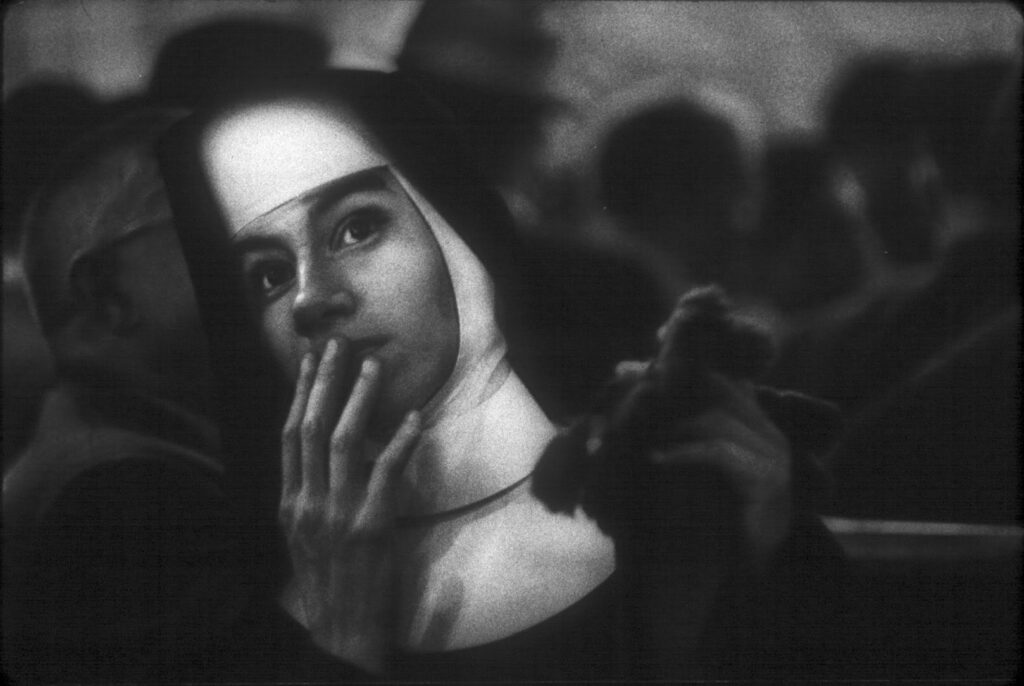 En attendant les survivants du naufrage de l’Andrea Doria. William Eugene Smith – 1956