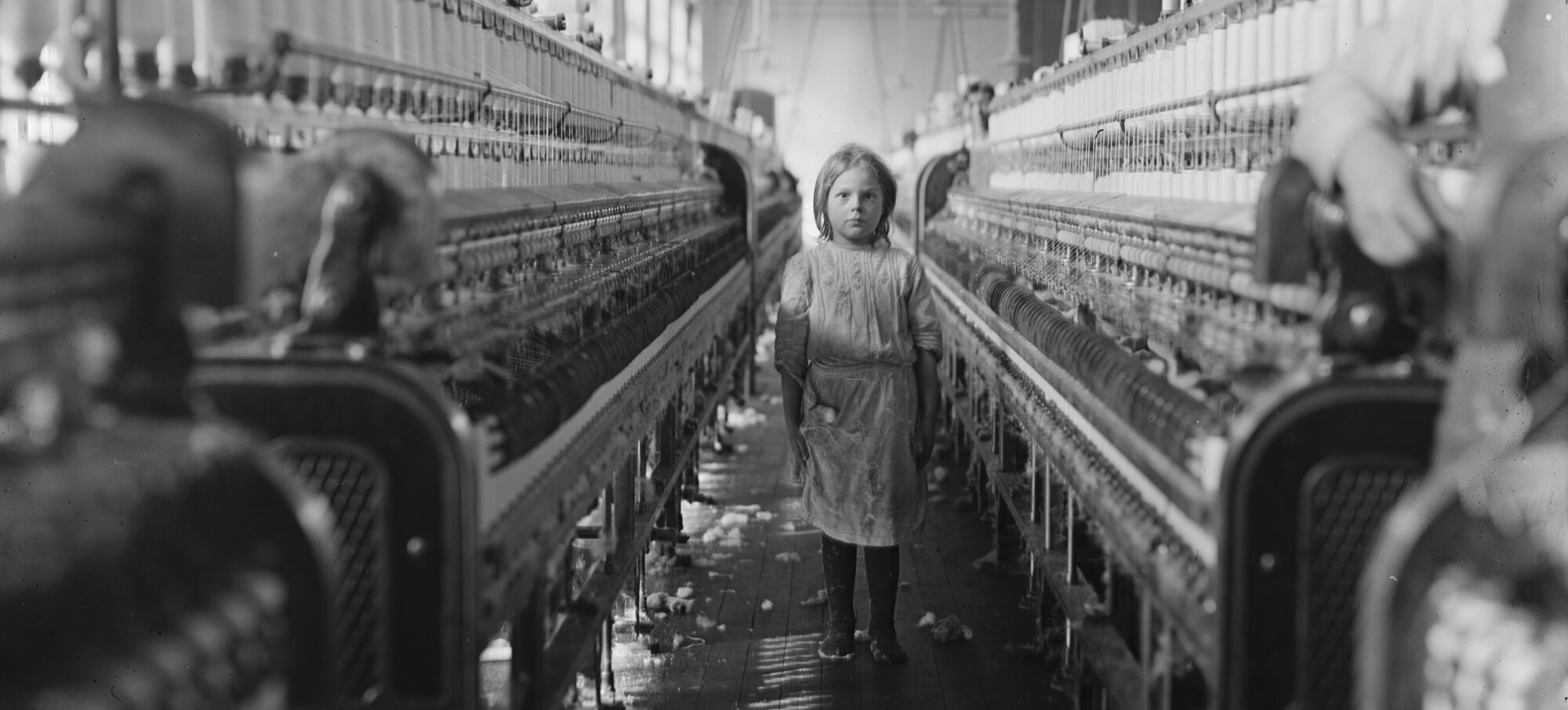 Lewis Hine - Une petite fileuse dans les usines de Mollahan, Newberry, Caroline du Sud – 3 décembre 1908 – LOC